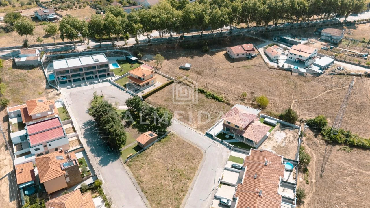 Terreno para Venda em Bornes de Aguiar Foto 2