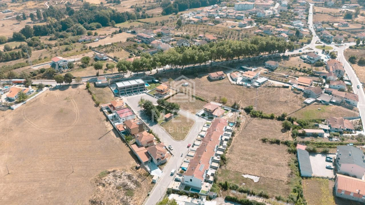 Terreno para Venda em Bornes de Aguiar Foto 3
