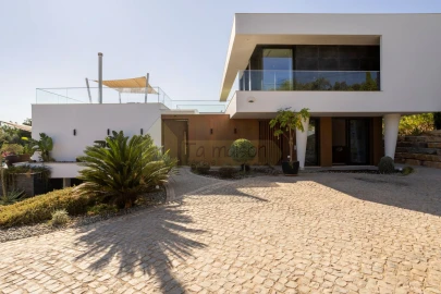 Moradia T4 para Venda em Santa Barbara de Nexe