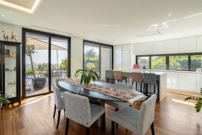 Moradia T4 para Venda em Santa Barbara de Nexe