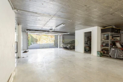 Moradia T4 para Venda em Santa Barbara de Nexe