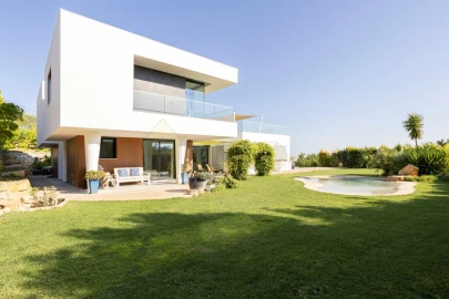 Moradia T4 para Venda em Santa Barbara de Nexe