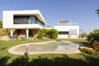 Moradia T4 para Venda em Santa Barbara de Nexe