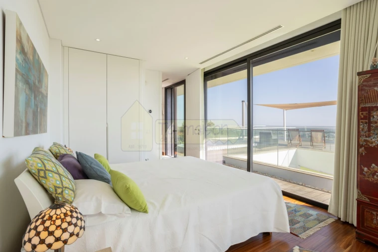Moradia T4 para Venda em Santa Barbara de Nexe Foto 24