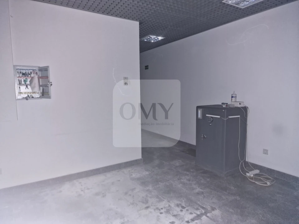 Loja para Venda em Bornes de Aguiar Foto 10