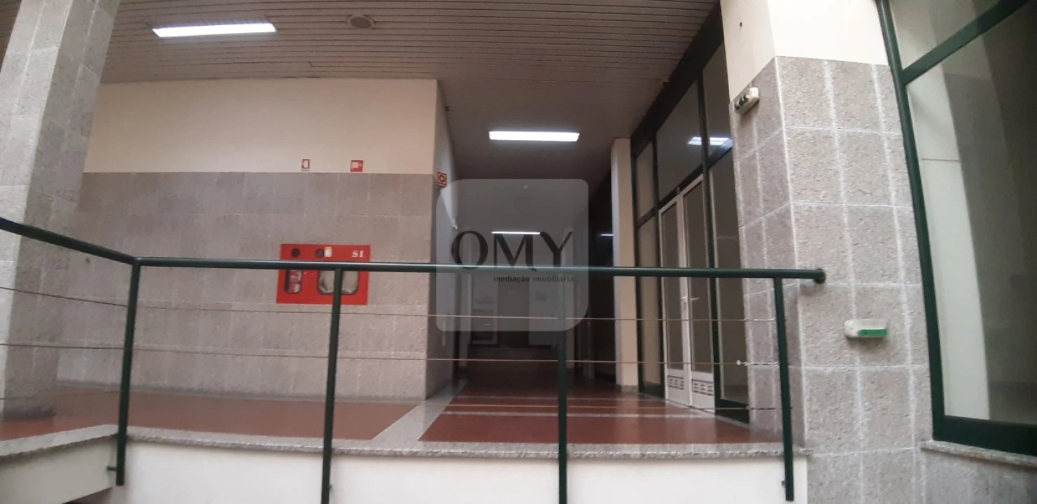 Loja para Arrendamento em Nossa Senhora da Conceição, São Pedro e São Dinis Foto 9