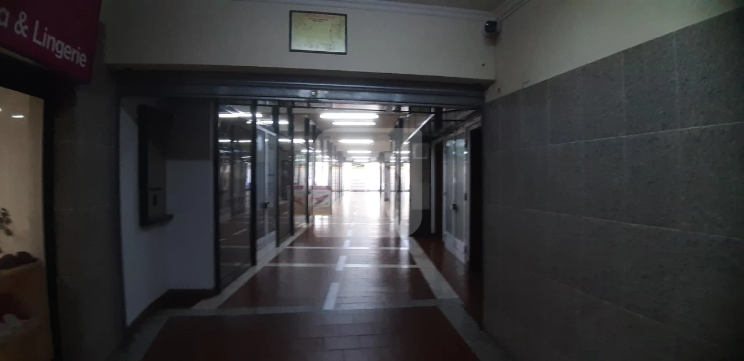 Loja para Arrendamento em Nossa Senhora da Conceição, São Pedro e São Dinis Foto 11