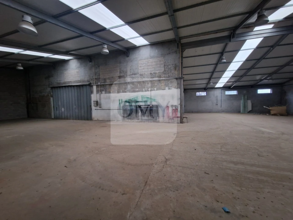 Armazém para Arrendamento em Constantim e Vale de Nogueiras Foto 6