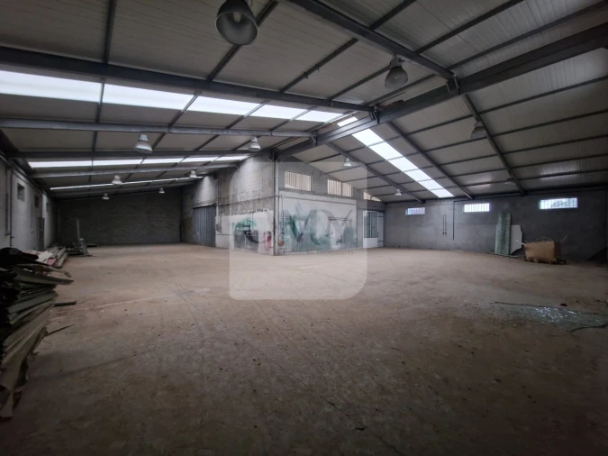 Armazém para Arrendamento em Constantim e Vale de Nogueiras Foto 2