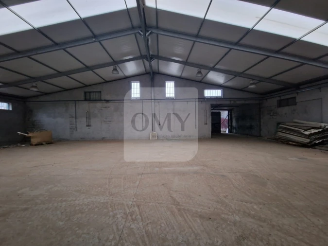 Armazém para Arrendamento em Constantim e Vale de Nogueiras Foto 7