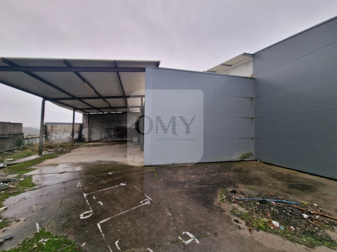 Armazém para Arrendamento em Constantim e Vale de Nogueiras Foto 11