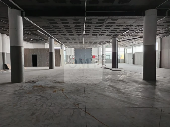 Armazém para Arrendamento em Constantim e Vale de Nogueiras Foto 2