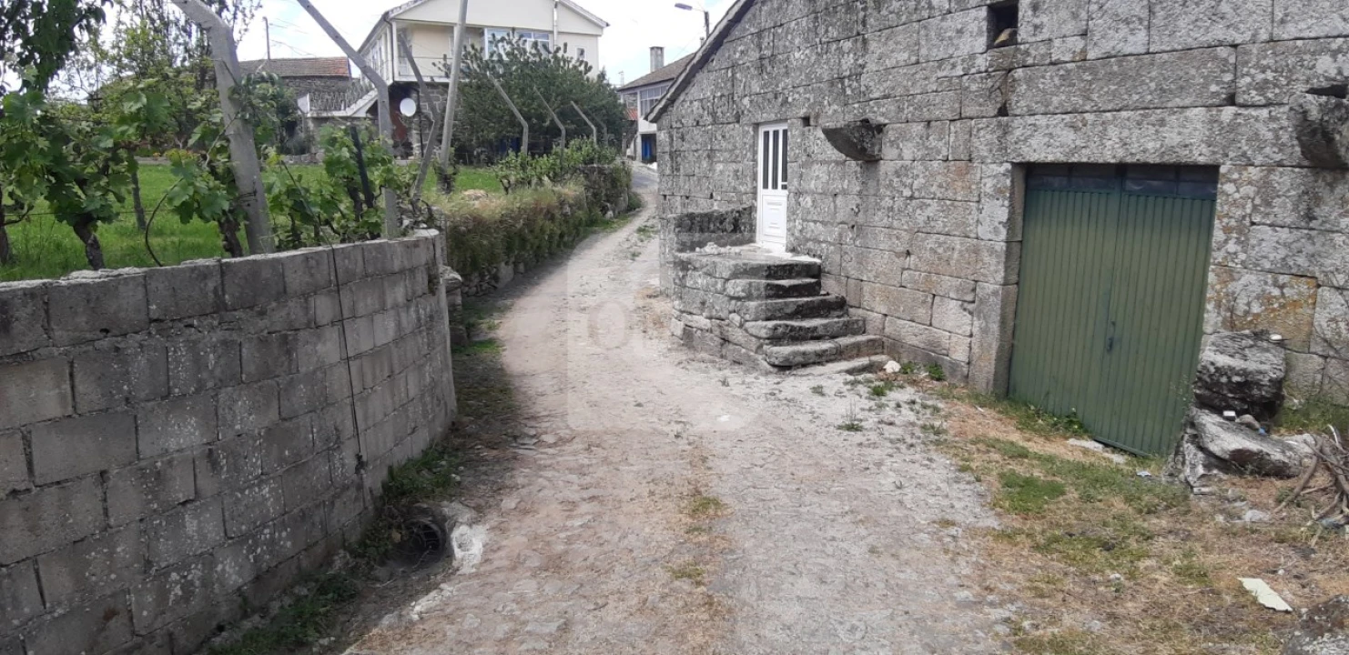 Moradia T1 para Venda em Carva e Vilares Foto 2