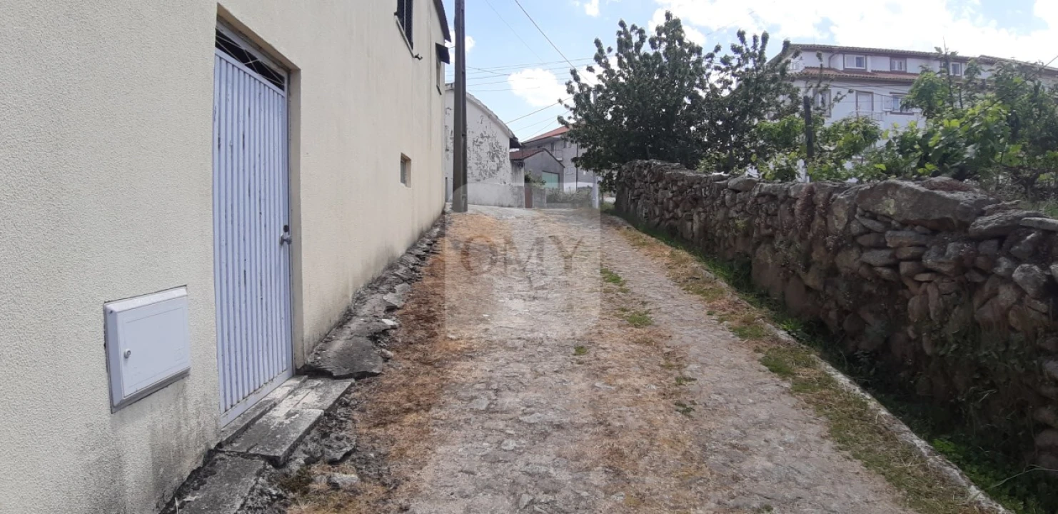 Moradia T1 para Venda em Carva e Vilares Foto 3