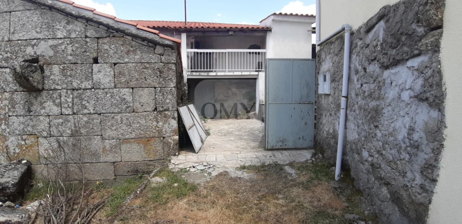Moradia T1 para Venda em Carva e Vilares Foto 1