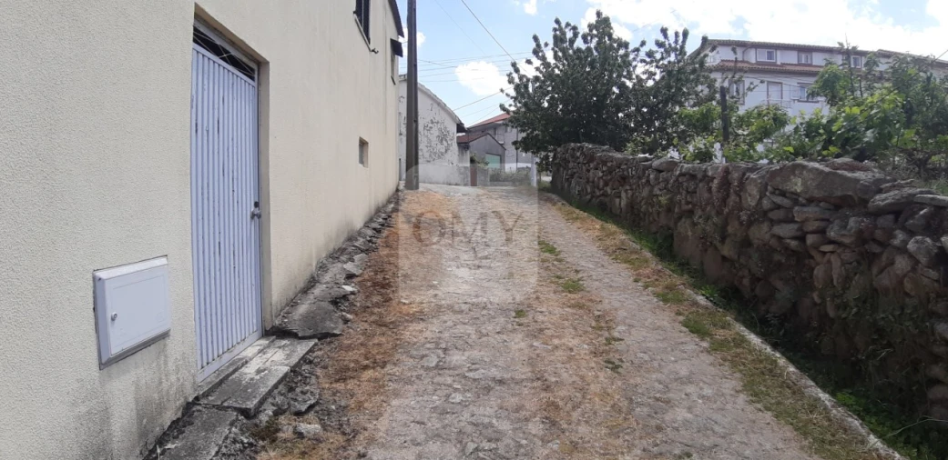 Moradia T1 para Venda em Carva e Vilares Foto 3