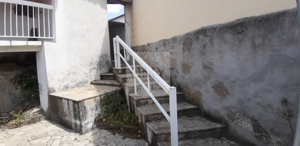 Moradia T1 para Venda em Carva e Vilares Foto 5