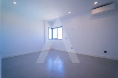 Moradia T5 para Venda em Quarteira