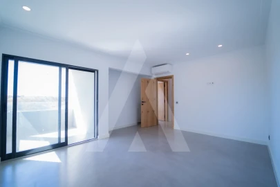 Moradia T5 para Venda em Quarteira