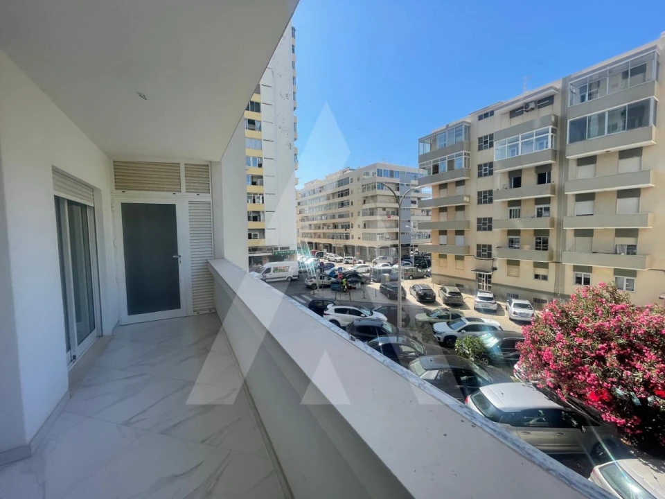 Apartamento T1 para Venda em Quarteira Foto 4