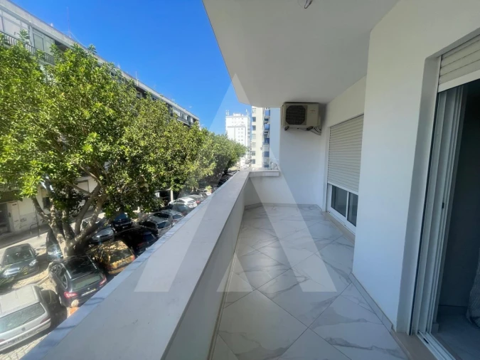 Apartamento T1 para Venda em Quarteira Foto 3