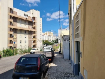 Apartamento T2 para Arrendamento em Penha de França
