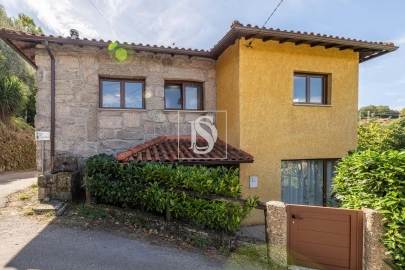 Moradia T3 para Venda em Santa Clara de Louredo