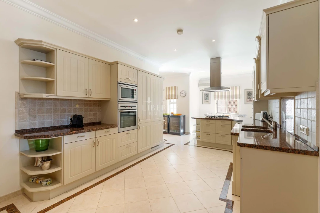 Moradia T4 para Venda em Almancil Foto 10