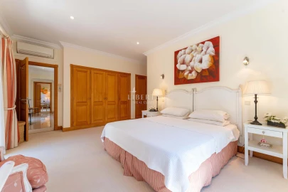 Moradia T4 para Venda em Almancil