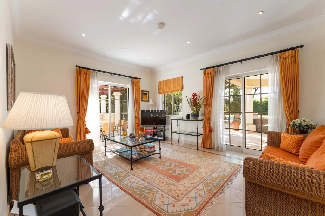 Moradia T4 para Venda em Almancil Foto 8