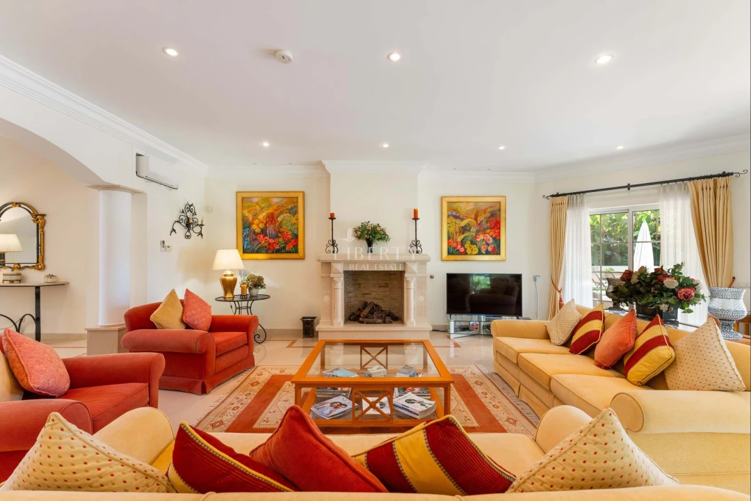 Moradia T4 para Venda em Almancil Foto 2