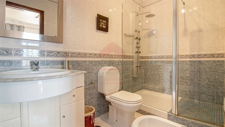 Moradia T6 para Venda em Monte Gordo Foto 18