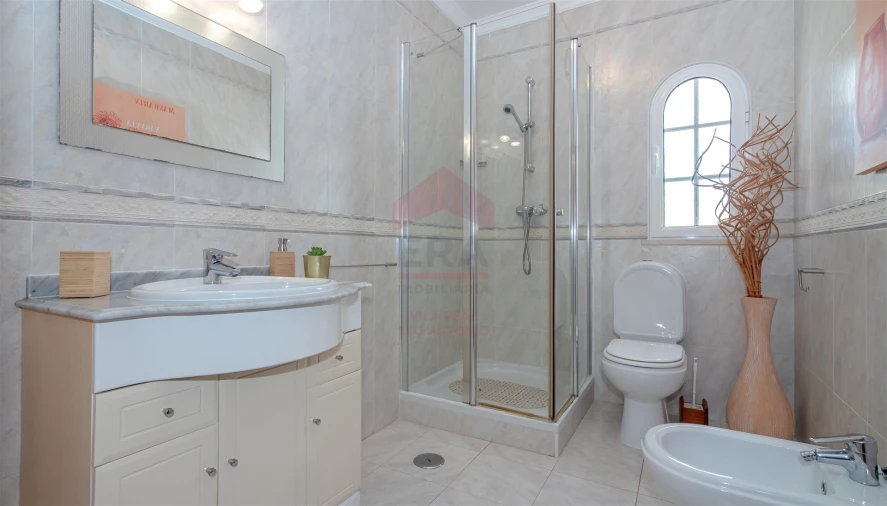 Moradia T6 para Venda em Monte Gordo Foto 32