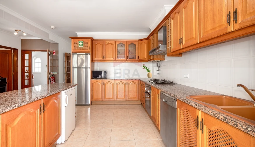 Moradia T6 para Venda em Monte Gordo Foto 9