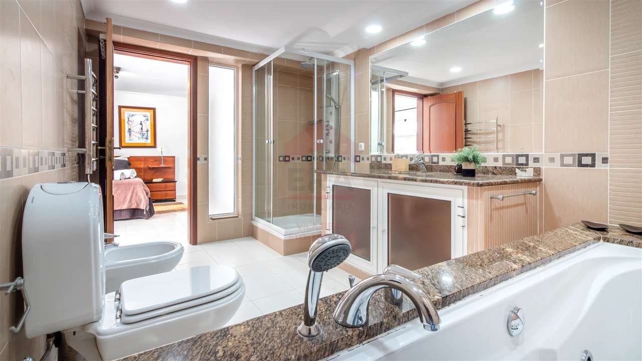 Moradia T6 para Venda em Monte Gordo Foto 27