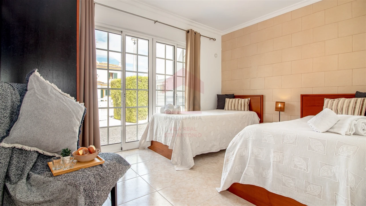 Moradia T6 para Venda em Monte Gordo Foto 28