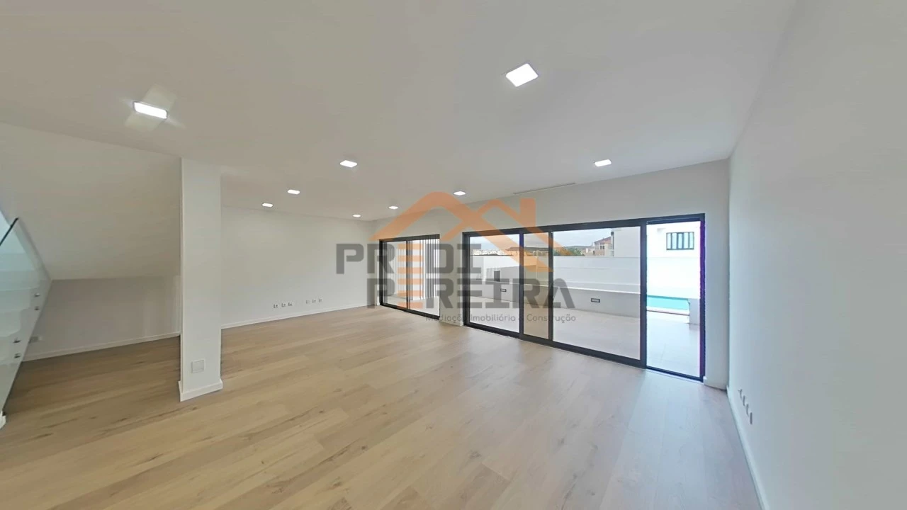 Moradia T4 para Venda em Loures Foto 4