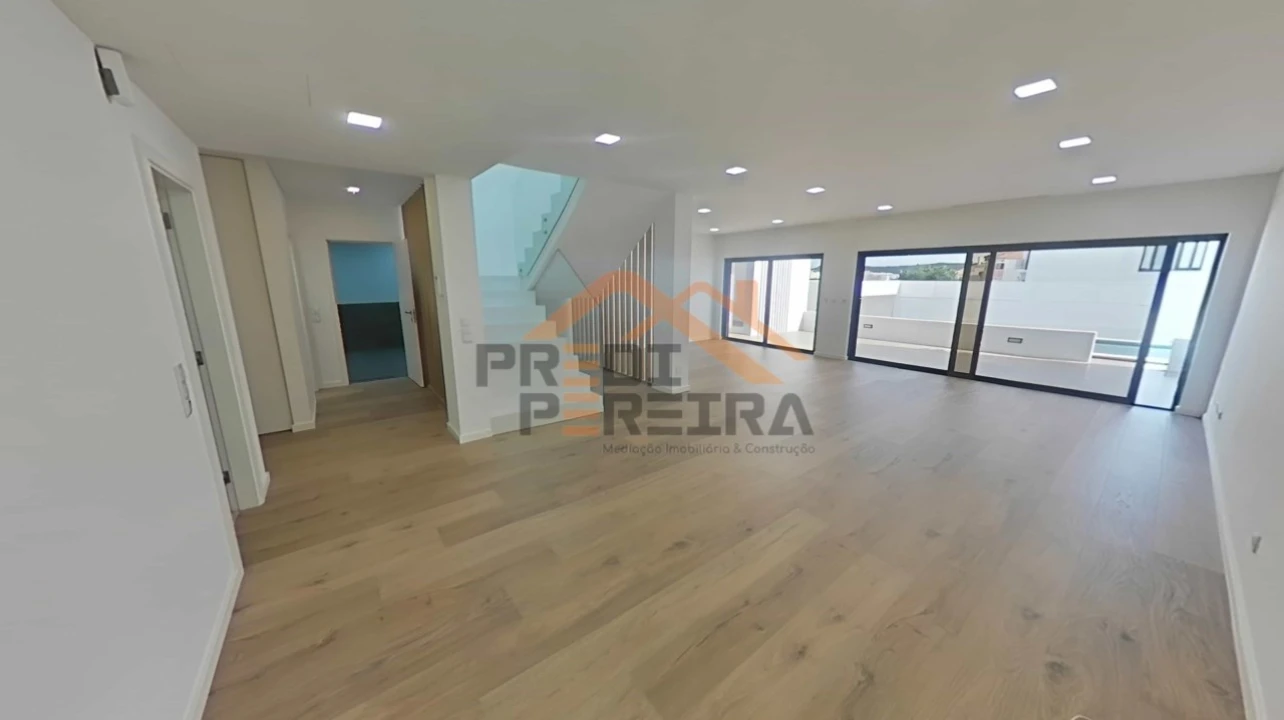 Moradia T4 para Venda em Loures Foto 2