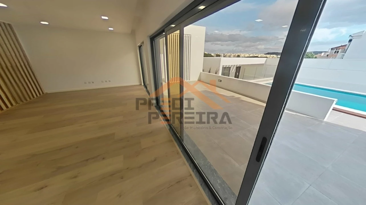 Moradia T4 para Venda em Loures Foto 11