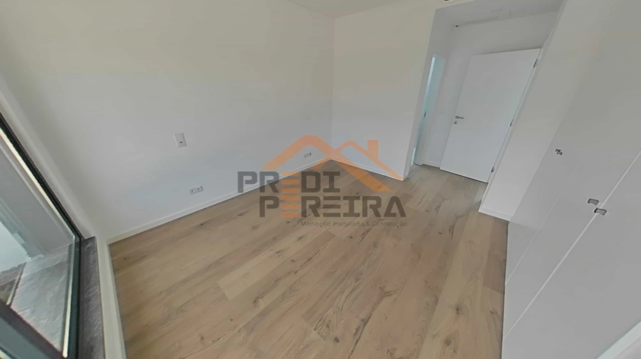 Moradia T4 para Venda em Loures Foto 22