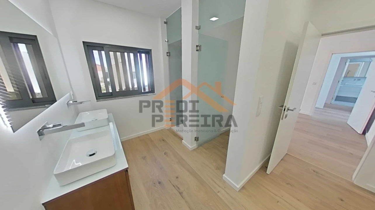 Moradia T4 para Venda em Loures Foto 32