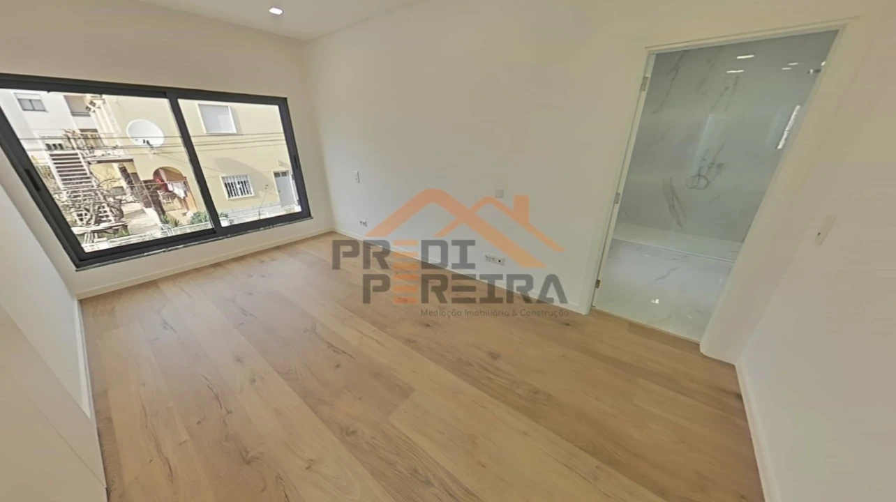 Moradia T4 para Venda em Loures Foto 35