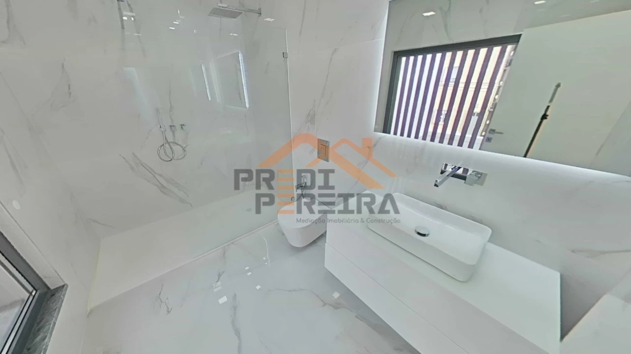 Moradia T4 para Venda em Loures Foto 36