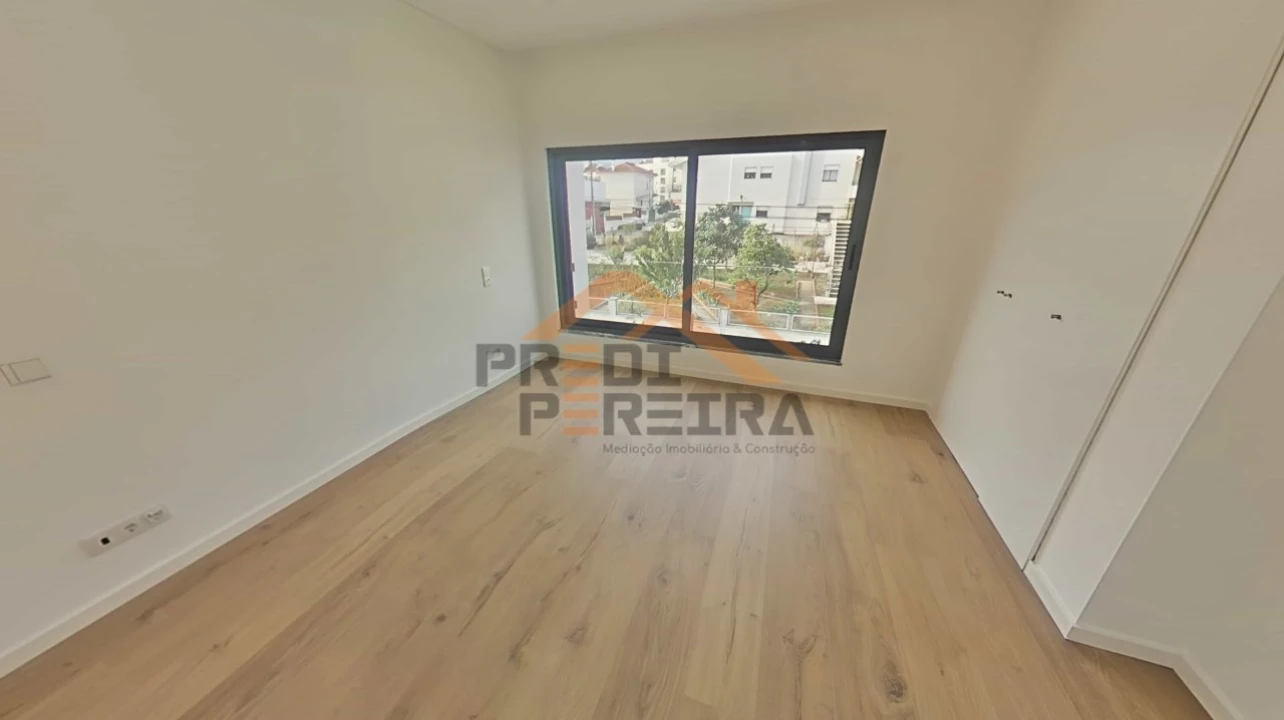 Moradia T4 para Venda em Loures Foto 38