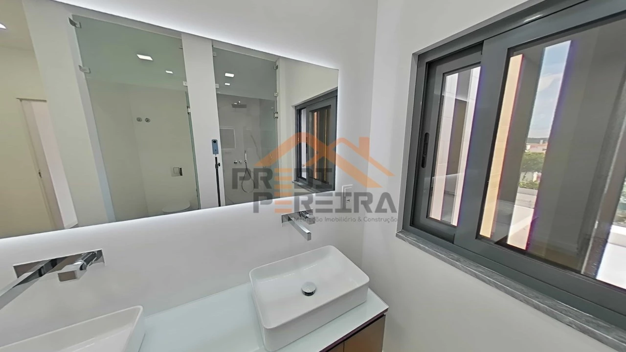 Moradia T4 para Venda em Loures Foto 49