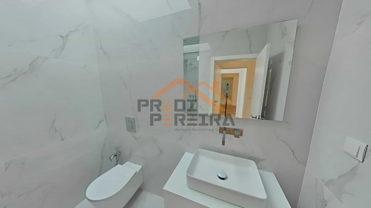 Moradia T4 para Venda em Loures Foto 53