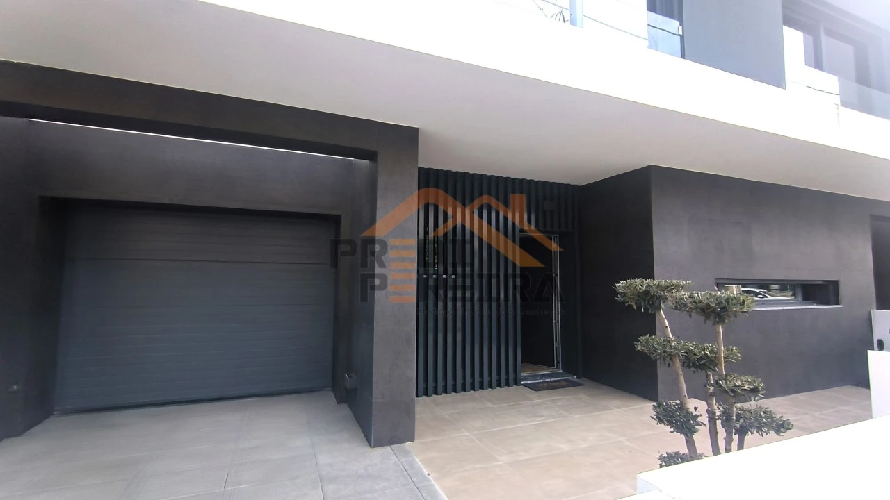 Moradia T4 para Venda em Loures Foto 59