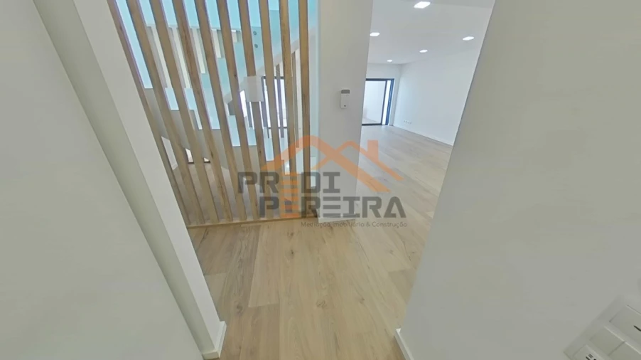 Moradia T4 para Venda em Loures Foto 16