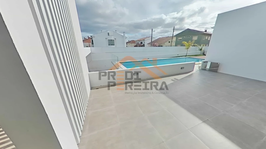 Moradia T4 para Venda em Loures Foto 9