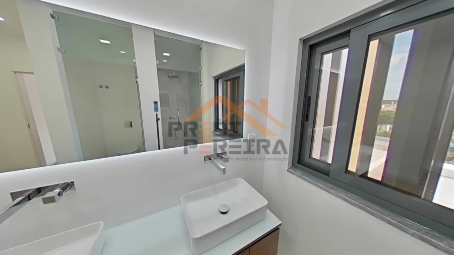 Moradia T4 para Venda em Loures Foto 49